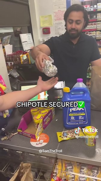 Yeah I think yall chipotle is glitching💯 #bruh #chipotlebowl #chipotle #200views #method #crashout #troll #trolling