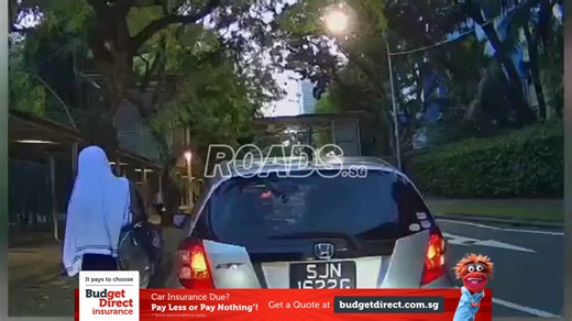 White zigzag lines on roads signify a strict, 24/7 no-stopping, no-parking, and no-overtaking zone, typically found on the approach to and exit of pedestrian (zebra, pelican) crossings. Location: Victoria Lane, infront of Madrasah Aljunied Al Islamiah _____ Car Insurance Due? Enjoy everyday low prices with Budget Direct – backed by award-winning customer service, rated Exceptional on Feefo. Use code ROADSSG and get up to $50 in e-shopping vouchers when you buy online. Terms apply. Get your quick