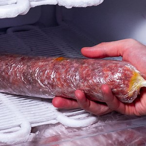 127K views · 657 reactions | Je fais les BOULETTES DE VIANDE les plus savoureuses avec de la viande surgelée ! Ingrédients: viande hachée - 500 g oignons - 2 pièces carotte - 1 pièce huile - 40 ml fromage à pâte pressée - 150 g sel - 5 g poivre noir - 5 g farine - 300 g oeufs - 1 pièce bière - 400 ml huile - 60 ml Frire pendant 7 minutes | Cookrate - France | Facebook