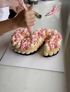 123K views · 1.1K reactions | Make cakes to celebrate your wedding day | Sweetie Cake | Facebook