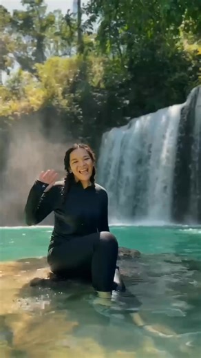 Experience the best of Cebu in just 𝟑 𝐃𝐚𝐲𝐬, 𝟐 𝐍𝐢𝐠𝐡𝐭𝐬! 🌴✨ From breathtaking city views to iconic landmarks and unforgettable adventures, this Cebu getaway is packed with fun, culture, and memories waiting to be made. Relax, explore, and fall in love with the Queen City of the South! 💛✈️ 𝐃𝐀𝐘 𝟏 - 𝐂𝐄𝐁𝐔 𝐂𝐈𝐓𝐘 𝐀𝐍𝐃 𝐔𝐏𝐇𝐈𝐋𝐋 𝐓𝐎𝐔𝐑 📍 Sirao Garden 📍 Temple of Leah 📍 Taoist Temple 📍 La Vie Parisienne (optional) 📍 House of Lechon (guest account) 📍 Heritage of Cebu Mo