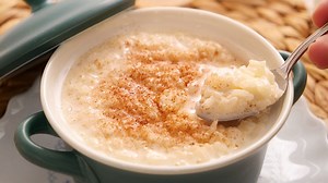 6.3M views · 26K reactions | Arroz con Leche súper Rápido (en sólo 15 minutos) muy Cremoso, sin tener que usar Báscula y súper Delicioso  Ingredientes: 110 g de arroz redondo 270 ml de leche entera 135 g de nata para cocinar o crema de leche 135 ml de agua canela en rama y en polvo 1 clavo de olor 2 trozos de piel de limón 2 cdas de azúcar (al gusto) 1 pizca del sal 1 cda de licor de anís (opcional) | Cocina con Carmen | Facebook