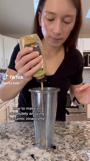 My fave formula for a perfect homemade balsamic vinaigrette! #salad #dressing #balsamic #vinaigrette #howto #tips #cookathome