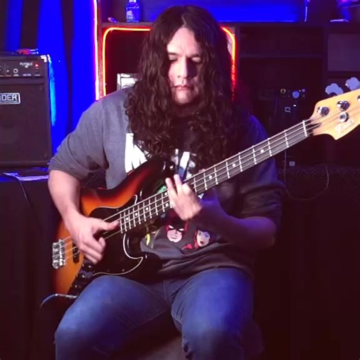 Crazy Frog Bass Arrangement: Unique Bass Riff Experience