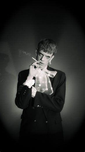 Edge Production | Reverie é sentir antes de entender. Creative & Art Director: Ali Melo ( @aliciamelno_ ); Photographer/ Filmmaker: Jose Oh ( @joseoh_ );... | Instagram