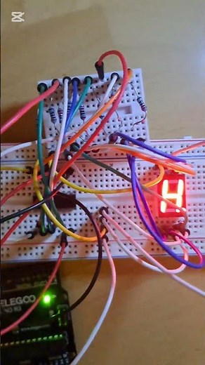 Controlling an 1 digit 7 segment display with only 3 arduino digital pins!💀🥶#diy #arduinoproject