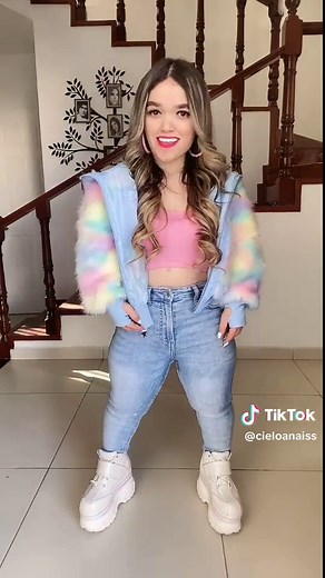 Sigue a Cielo Anáis en Instagram y TikTok