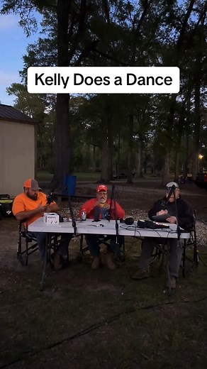 Kelly does the YMCA dance 🤣 | Logging Kelly