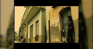 毎年「いらない！何も！捨ててしまおう！」と「無駄な物に囲まれて暮らすのも幸せと知った」を反復横とびしてる