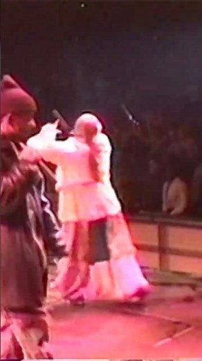 Throwback: Lil' Kim RIPS "Quiet Storm" LIVE with Mobb Deep 1999 #lilkim #mobbdeep #rapmusic #hiphop