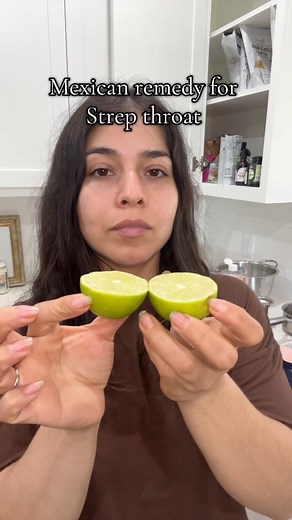🍋 Science-Backed Remedy for Soothing Strep Throat Naturally 🧄🔥 This simple natural combo works together to create a powerful antimicrobial and anti-inflammatory effect that can help soothe a sore or strep throat fast 👇 🍋 Lime juice — rich in vitamin C and citric acid, it helps reduce throat inflammation, fights harmful bacteria, and supports white blood cell activity for faster recovery. 🧂 Sea salt — helps create a more alkaline environment in your mouth and throat, making it harder for ba