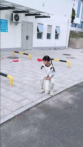 Father never forgets to exercise his daughter wherever he goes.