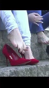 Girls feet hurt after long walk in heels #foot #heels