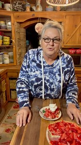 SHONEY'S BIG BOY STRAWBERRY PIE (COPYCAT) Farm Cooking With Nan absolutely delicious and so simple to make! Hope y'all enjoy❤️Nan #shoneys #copycatrecipe #strawberrypie #easypeasy #justforyou #farmcookingwithnan | Farm Cooking with Nan