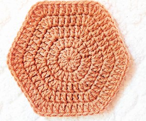 How to Make a Double Crochet Solid Hexagon Without Gaps