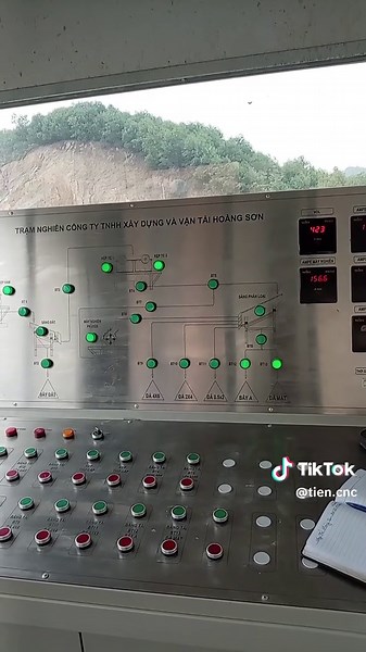 Điều khiển dàn nghiền đá chạy tự động dây chuyền. Do công ty cổ phần Công nghệ Việt Nhật CNC. #maynghienda #daiphu #tienphat