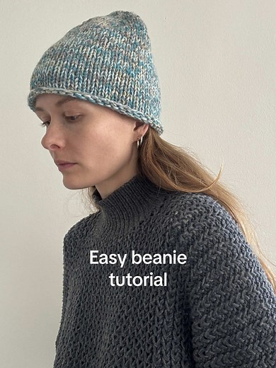 Easy beanie pattern! Knitted using 7mm circular needles, length 40-50cm and 2 strands of aran weight yarn held together. Full tutorial on our YouTube channel ✨