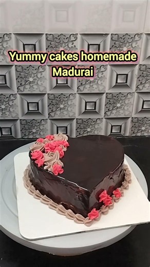 #chocolatedecoration #heartshapedesign #chocotrufflecake #brownieoffer #treandingcake #simpledesign