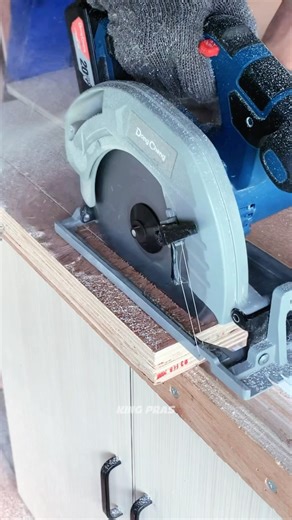 Perfect Wood Cutting with Circular Saw | Teknik Potong Kayu Rapi