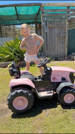 Josh Neille on Instagram: "Ashlee’s tractor 🚜 upgrade from 12v lead acid to 18v makita lithium battery, she was on her last legs the old girl now it flys around the farm again. The PRUSA core one 3d printer comes in handy for all of these little projects it’s the best.."
