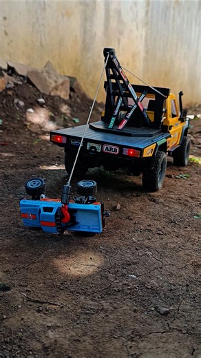 RC Land Cruiser 79 MN82T Towing an Overturned Mini Monster Truck! 🚙💥