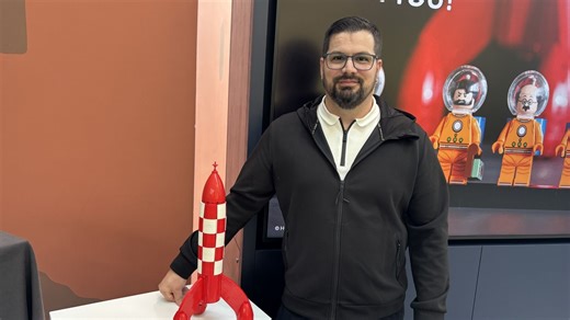 Décollage depuis le musée Hergé pour la fusée d' 'Objectif Lune' en Lego, créée par un fan - RTBF Actus