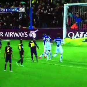 Ridiculous curve! FC Barcelona superstar Leo Messi wonderfully precise finish to equalise against Espanyol on the stroke of HT! | 101 Great Goals.com