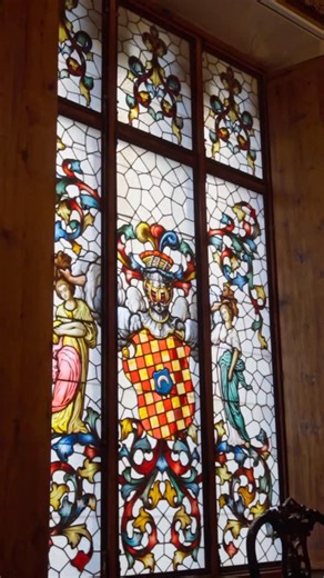 AO ALCALÁ-ORTIZ Atelier on Instagram: "YA podéis visitar la Exposición “ECOS DE LA COSTURA VALENCIANA. AYER, HOY Y SIEMPRE” en un marco incomparable, EL CASTILLO DE BENISSANÓ. En ella podréis disfrutar,entre otros,de este diseño realizado en exclusiva para esta Exposición: Corpiño de escote en pronunciada V y peplum de tres capas en seda rústica y falda de vuelo multi capa de tul de seda rosa nude. Flores artesanales en 3D bajo el primer volante del peplum Esta iniciativa está gestada por el ayu