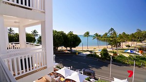 Sure, Airlie Beach is breathtakingly beautiful from the ground but wait until you see it from 15,000 feet in the air! ✈😍 For those who prefer to keep their feet firmly on land though, there's plenty to see in this idyllic coastal town! 🌊 ☀️ Want to win a 6 night holiday in the Whitsundays for 2 kids and 2 adults? Head to http://bit.ly/WinAWhitsundaysFamilyHoliday ☀️ See more of Duane's Whitsundays adventure at https://bit.ly/JourneyAroundTheWhitsundays ☀️ The Whitsundays have rounded up some s