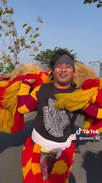 Nganjuk Jan kuto angen tenan — Jaranan karnaval sing sedhih