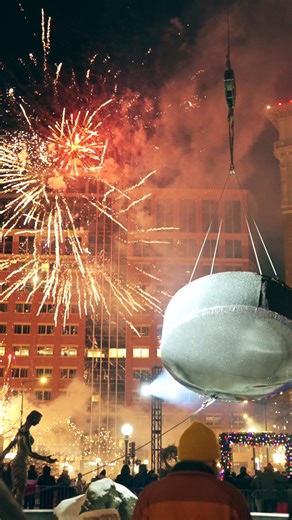 A closer look at our Minneapolis crew behind the 10 foot New Year’s Eve Disco Puck Drop for the 2026 IIHF World Junior Championship in St. Paul, Minnesota. Safe, precise, and engineered for the big moment. 🏒 #IIHF2026 #StPaulMN #HeavyLift #Hockey #MindsOverMatter