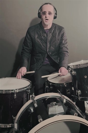 SURDO SAMBA RHYTHM #drumset #drumlesson #AI #samba #musictiktok🎵 Using the FloorTom to mimic the Surdo drum in traditional Samba. Demonstrating the long, open note on beat 2.