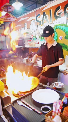 Fire Beef Noodles 🔥 #vietnam #streetfood #foodreview #tiktokeats #foodietok #tiktokfood #tiktokvietnam