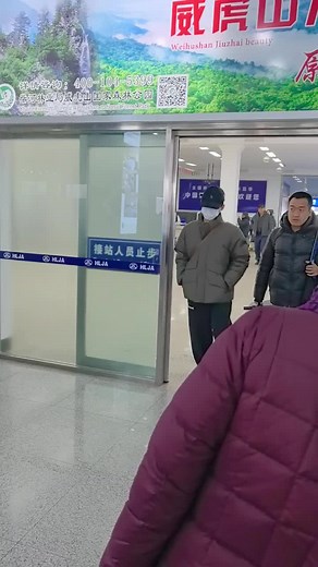 张晚意 2024.12.15 牡丹江海浪機場 | zhangwanyi - MDG cr.婷婷 #zhangwanyi #張晚意 #张晚意 #장완이 #ootd #actor #จางหว่านอี้