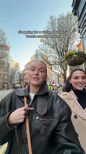 Waiiiit do I need to go back and get one?! 😩😍 #trenchcoat #london #vintageshopping #comewithme #vlog