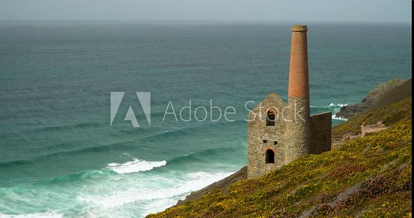 The historic Towanroath Engine House at Wheal Coates a former Tin Mine near St Agnes Cornwall England UK Europe