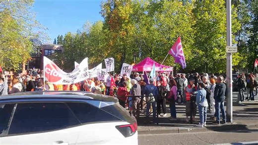 📣 Début d'une nouvelle journée de mobilisation à Tarbes à l'appel de 8 organisations syndicales des Hautes-Pyrénées. Les manifestants affluent devant la Bourse du travail. | Hit FM Radio