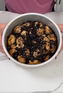 Quick and Delicious: The Ultimate Easy Cookie Cake