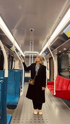Publicité 😱POV : tu trouves une gare de métro secrète ! Toi aussi viens découvrir ce lieu hors du commun : la Fabrique du métro ! Et vivre une enquête folle pour retrouver la gare secrète du Grand Paris Express ! 🕵🏼 Tu pourras découvrir les coulisses de la construction d’une nouvelle ligne de métro, du design des futures gares et de tout comprendre sur ce projet. Et spoiler alert : c’est pharaonique ! Rdv sur le site du Grand Paris Express Collaboration commerciale avec @Grand_paris_express |