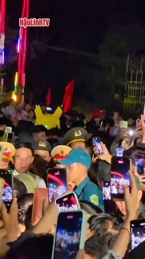 The Heartwarming Moment General Phan Van Giang Was Welcomed by the People of Lam Dong