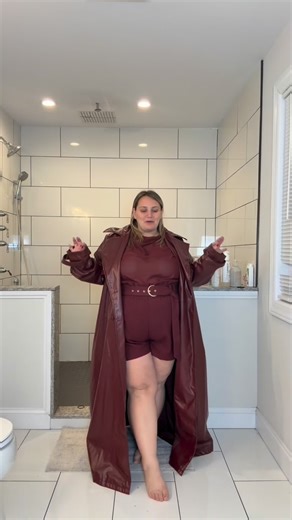Katherine Schiro on Instagram: "This whole fit ATE 🤭 comments “shop” for my fav bras & I’ll send you the link (insta only) 😍 #fashion #clothing #plussize #reels #fyp"