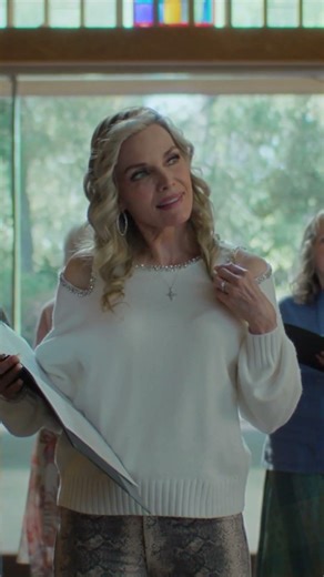 Church choir soloist Michelle Pfeiffer. No notes. #MargosGotMoneyTroubles — April 15