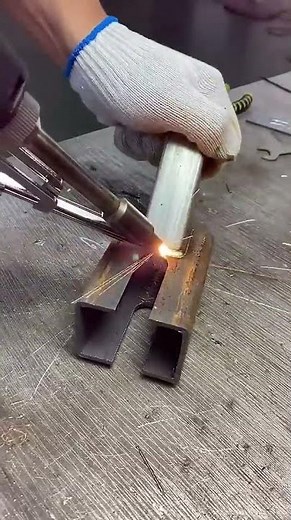 Iron Welding Made Easy – 1000W Handheld Laser Demo #welding