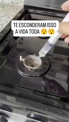 Usei 3 ml de Água Oxigenada 10 volumes para uma limpeza Profissional na boca do fogão