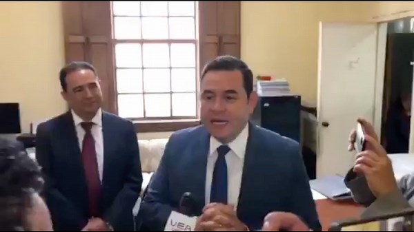 Jimmy Morales critica a Iván Velásquez, exjefe de la CICIG, y asegura que no sabe si participará en las elecciones de 2023. Eso es mentira. Jimmy Morales buscará una diputación con FCN-Nación para tener inmunidad y así evitar que lo investiguen penalmente. | Sonny Figueroa