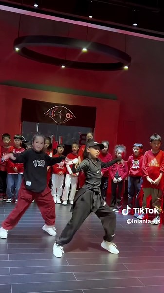 Oh my god❗️❗️😱😱 #fypシ゚viral #moneydance #viraltiktok #trendingvideos #cooldance #coolgirls #kiddancer #usa🇺🇸