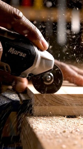 Miniature oscillating multi-tool