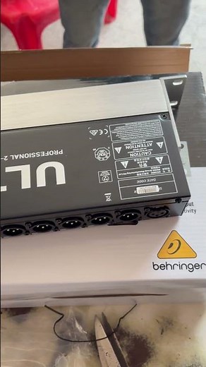 BEHRINGER DISTRIBUTER DS 2800