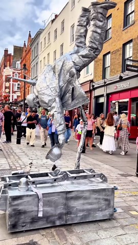 I tried to invite a pigeon into my hat. #livingstatue