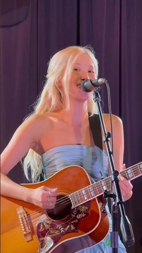 apt. - rosé 🎶🐳🌬️🌨️ #ROSÉatGRAMMYMuseum #ROSÉ #BLACKPINK #ROSIE #roses_are_rosie #chaeyoungpark